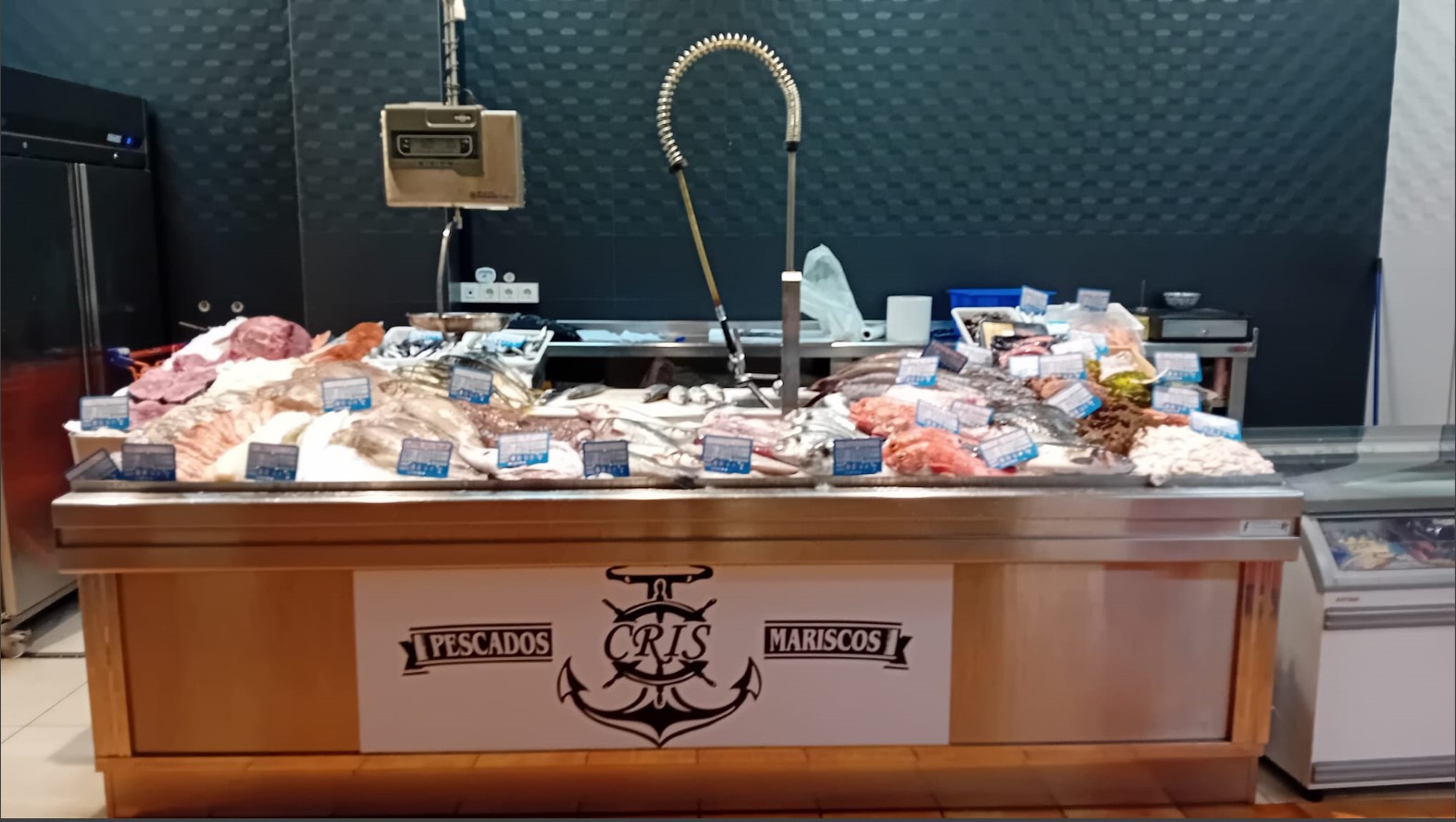 PESCADOS Y MARISCOS " CRIS "